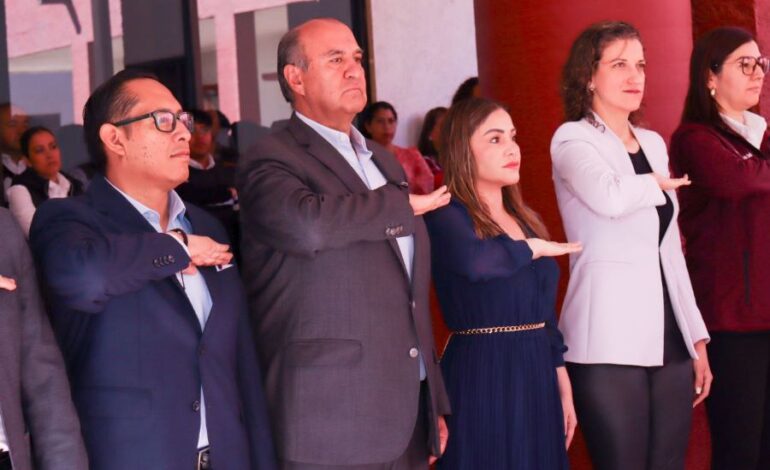 Encabeza Natividad Castrejón ceremonia cívica en la SEMSyS