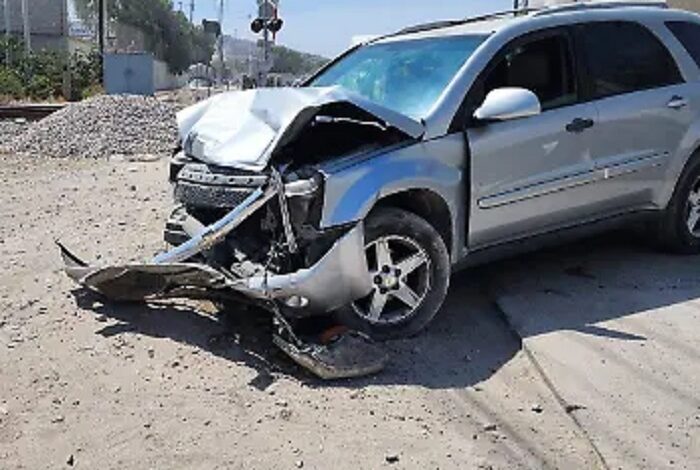 Tren Choca Con Auto en Atotonilco de Tula, no Hubo Lesionados, Solo Daños Materiales