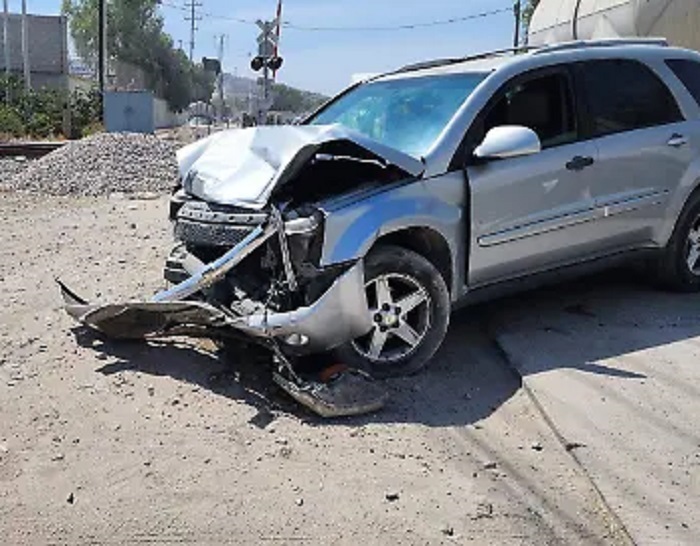Tren Choca Con Auto en Atotonilco de Tula, no Hubo Lesionados, Solo Daños Materiales