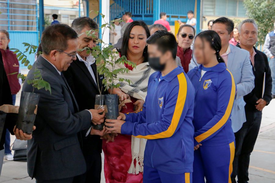 Arranca en Pachuca el programa “Regresa a clases con un árbol” para fortalecer la educación ambiental