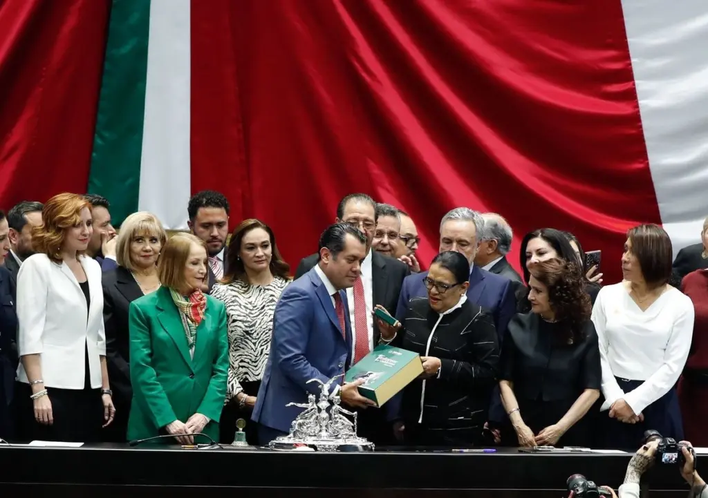Entrega Secretaria de Gobernación Primer Informe de Gobierno al Congreso de La Unión