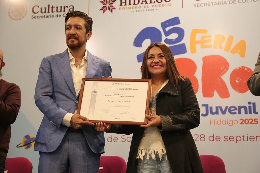 Entregan Premio Bellas Artes de Traducción Literaria Margarita Michelena a Gustavo Osorio de Ita y Juan Carlos Calvillo