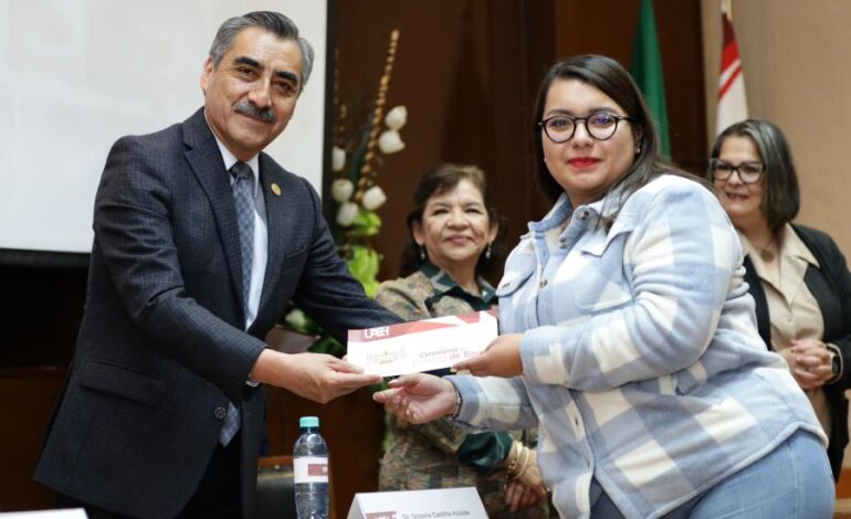 Estudiantes de la UAEH Reciben Beca “Jóvenes Transformadores”