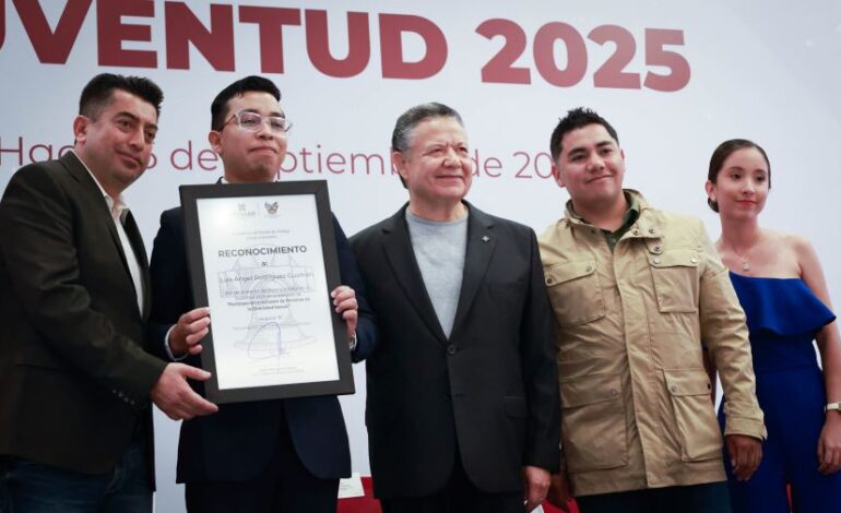 Julio Menchaca reconoce labor de las juventudes hidalguenses