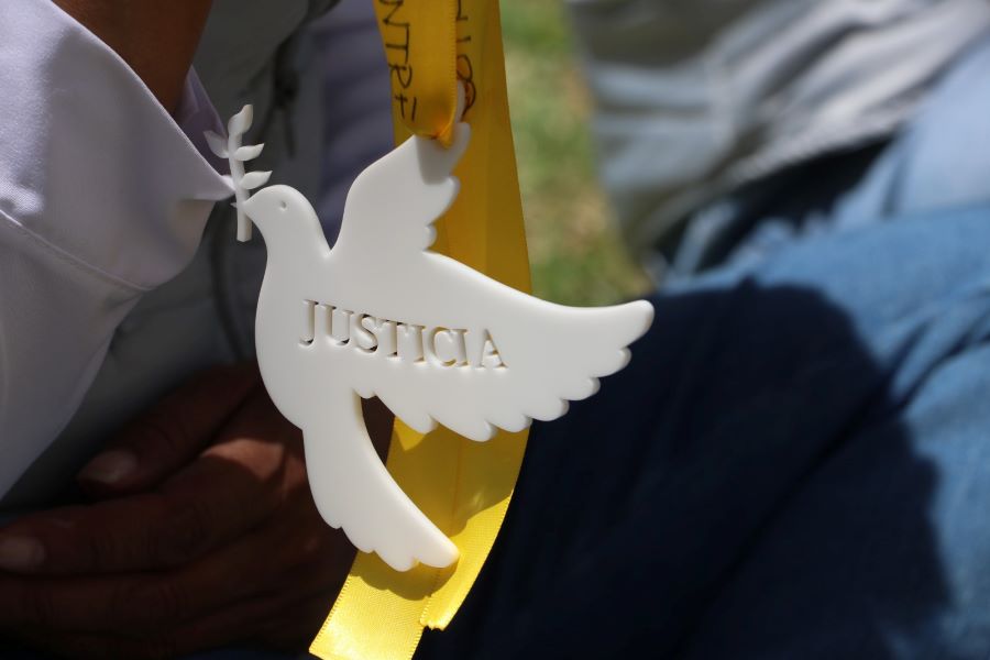 Llama Rebeca Aladro a construir entornos de paz