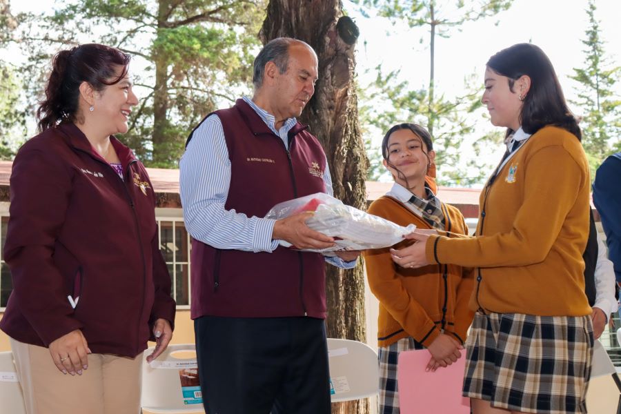 Natividad Castrejón entrega apoyos escolares y refuerza educación STEM en Tula y Tepeji del Río