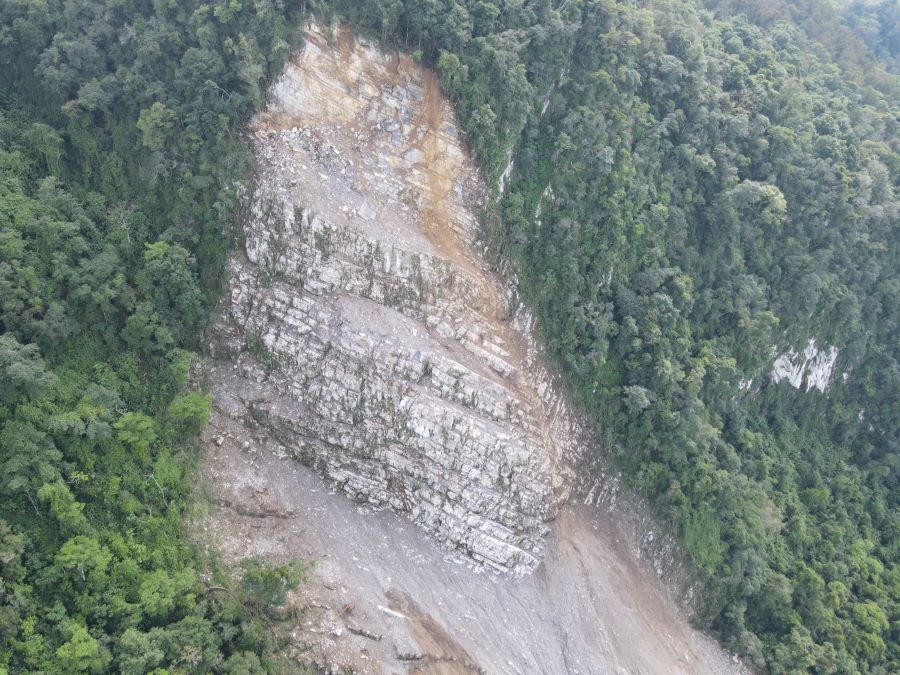 SIPDUS Atiende 15 Derrumbes Activos en el Estado, Inició Retiro de Material del Derrumbe en Chapuluacan