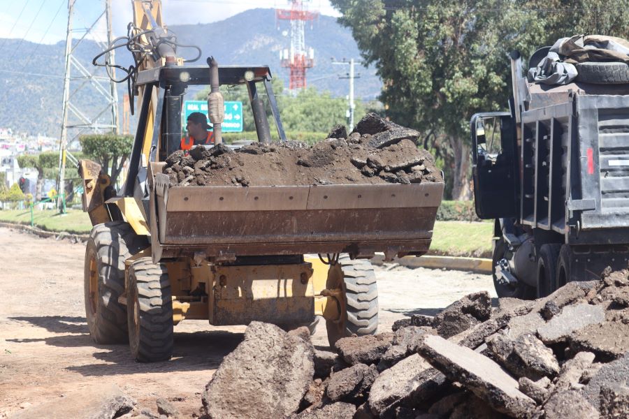 SIPDUS Ejecuta Trabajos en Avenida Universidad y Bulevar Felipe Ángeles