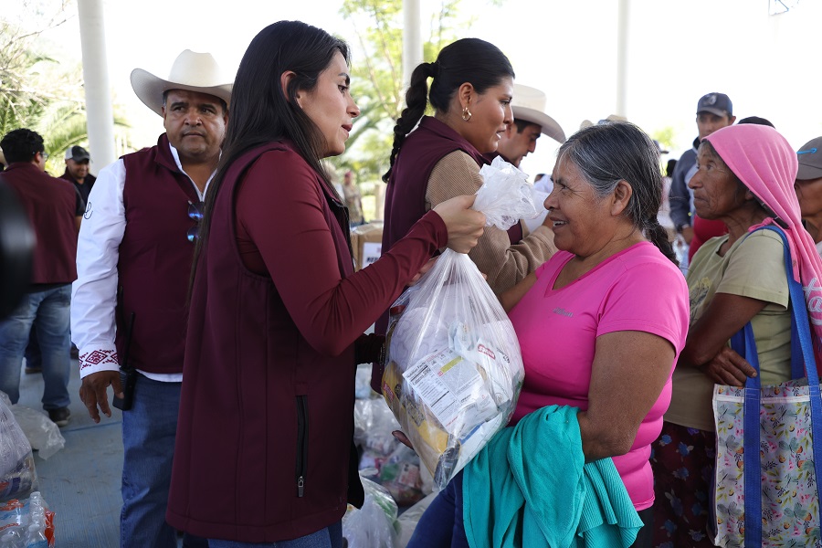 Abren 231 Caminos y Entregan Más de 100 Mil Despensas
