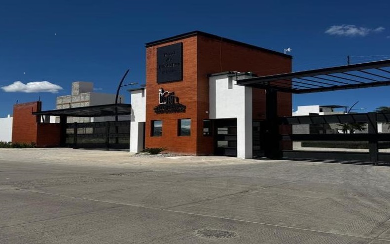 Tres Sujetos Armados Asaltan a una Pareja de Adultos Mayores en su Casa en el Fraccionamiento Real de Pachuca