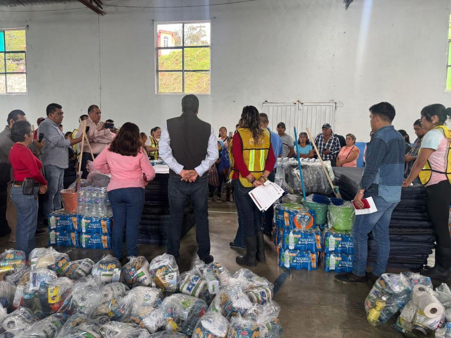 Contraloría Entrega Kits de Apoyo Humanitario en Diversas Localidades de Tlanchinol
