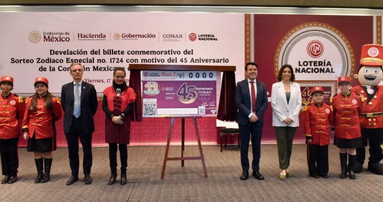 Develan Billete de Lotería Nacional Por Los 45 Años de La Comisión Mexicana de Ayuda a Refugiados