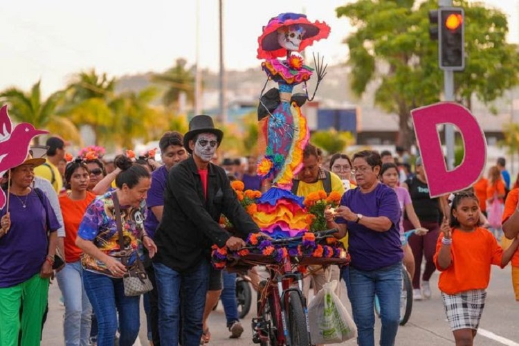 IMJUVE reunió a cientos de miles de jóvenes en la Rodada y Carrera por la paz y contra las adicciones, edición Día de Muertos