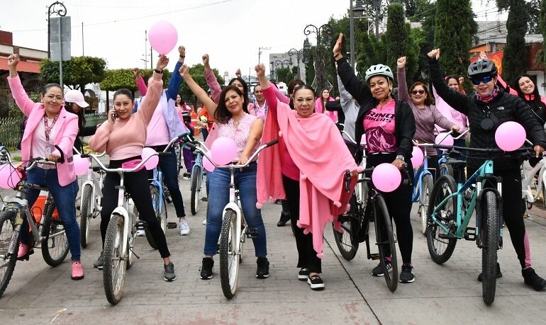 Mujeres Participan en Actividades del Mes de Sensibilización Sobre El Cáncer de Mamá en Tulancingo