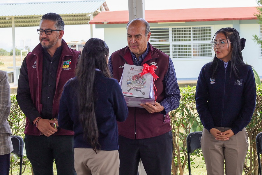 Natividad Castrejón inaugura laboratorio STEM en Villa de Tezontepec