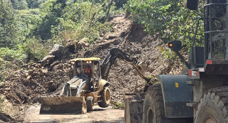 SIPDUS Continua Trabajos Para El Retiro de Deslaves y Derrumbes