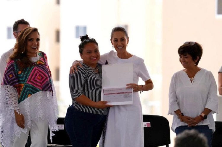 Presidenta Claudia Sheinbaum Entrega 225 Viviendas Nuevas, 497 Liberaciones de Hipoteca y 193 Escrituras en Quintana Roo,