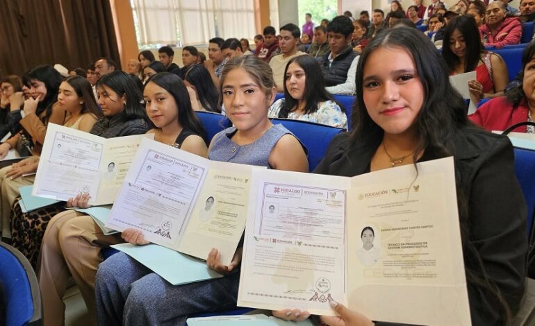 Entregan Títulos Profesionales en el Cecyte Hidalgo, Plantel Metztitlán