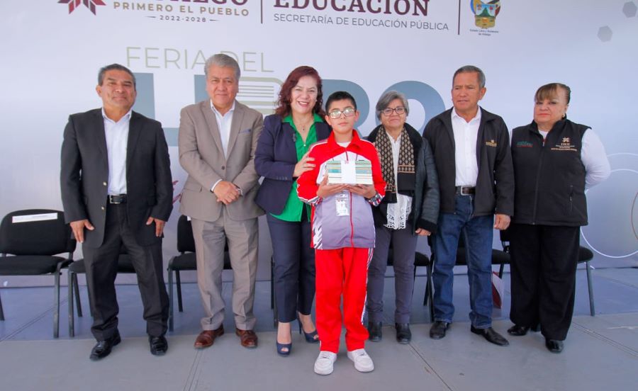IHE Acerca La Lectura a la Comunidad Estudiantil Con Feria Literaria