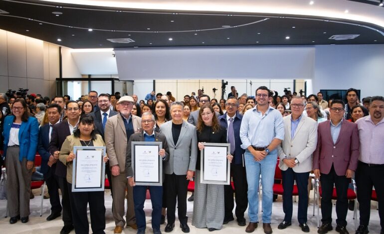 Julio Menchaca entrega Premio Hidalgo de Ciencia y Tecnología 2025