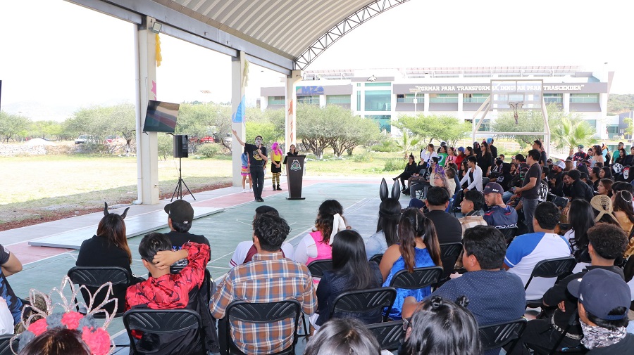 Peace Corps Fortalece el Inglés de Estudiantes en la UTMZ