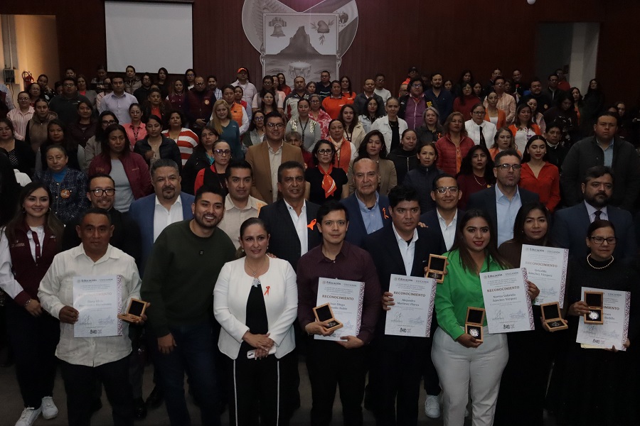 Reconocen a Maestros Por Mejores Prácticas Educativas