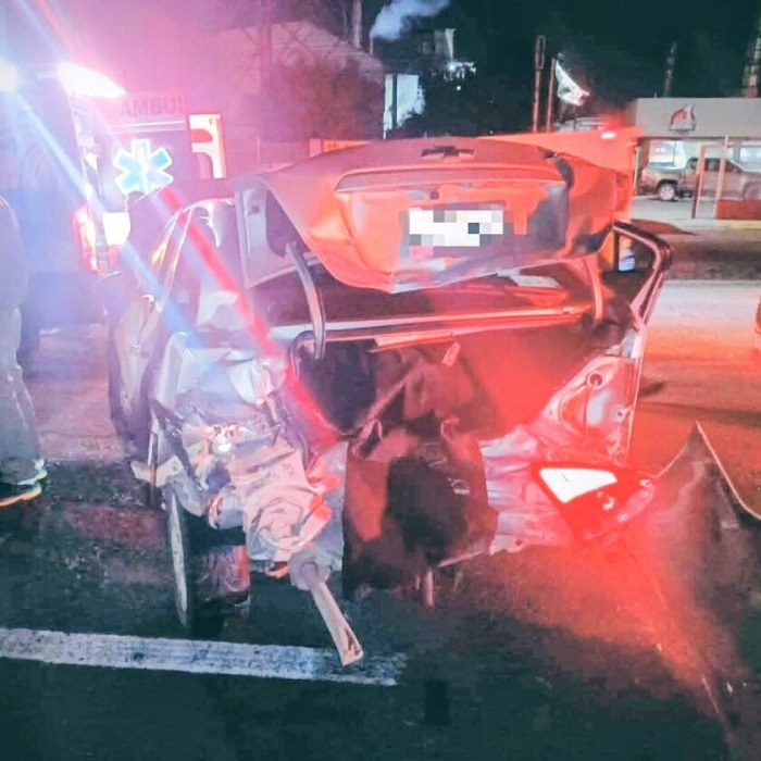 Chocan Cuatro Vehículos Frente a la Termoeléctrica, Saldo: dos Heridos y Cuantiosos Daños Materiales