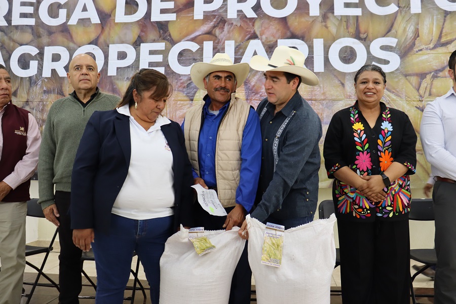 Con Entrega de Semillas 84 Municipios, Impulsa Gobierno de Hidalgo Productividad Del Campo