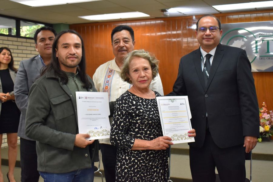 ITESA e IHEA Entregan 69 Certificados de Primaria y Secundaria