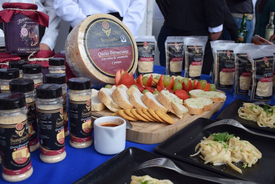 Presentan estudiantes de la UTVM innovaciones alimentarias