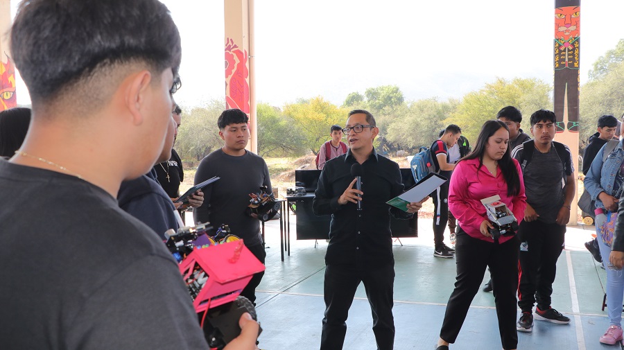 Realiza UTMZ El Primer Torneo de Robótica Móvil