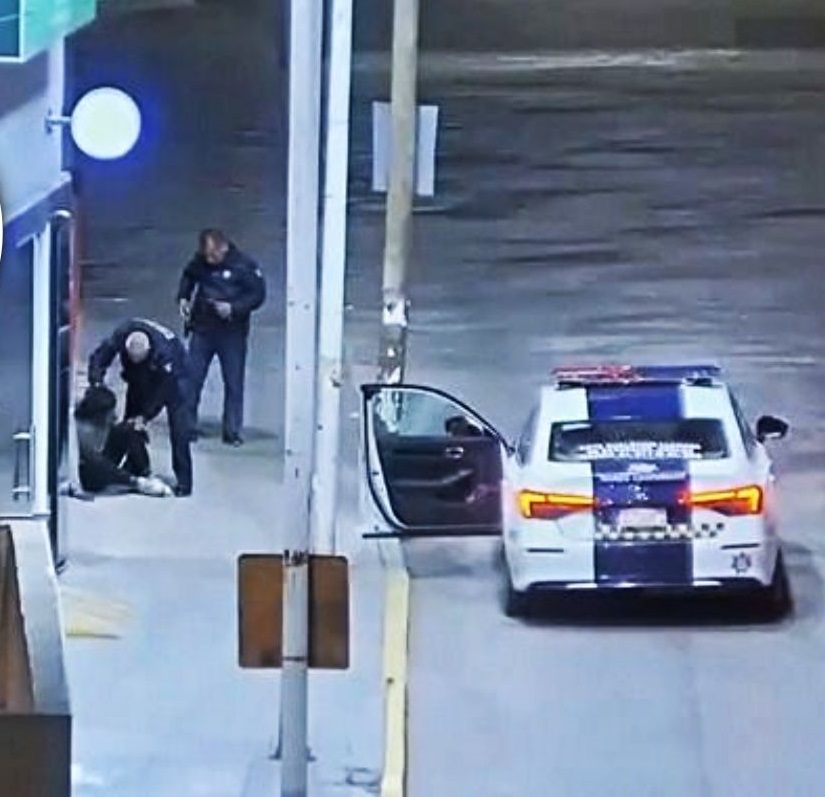 Detecta el C4, a Dos Sujetos Que Robaban Cableado de Un Poste de Alumbrado Público, son Perseguidos y Asegurados