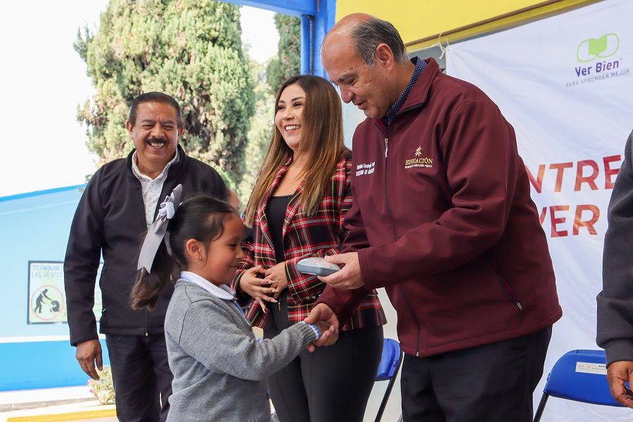 Entrega SEPH Más de Mil Lentes a Estudiantes de Tezontepec de Aldama