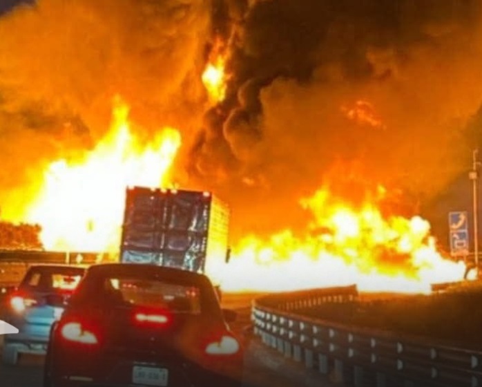 Explota Una pipa de gas LP en la Autopista México-Querétaro a la Altura de Tepeji del Río, Hidalgo