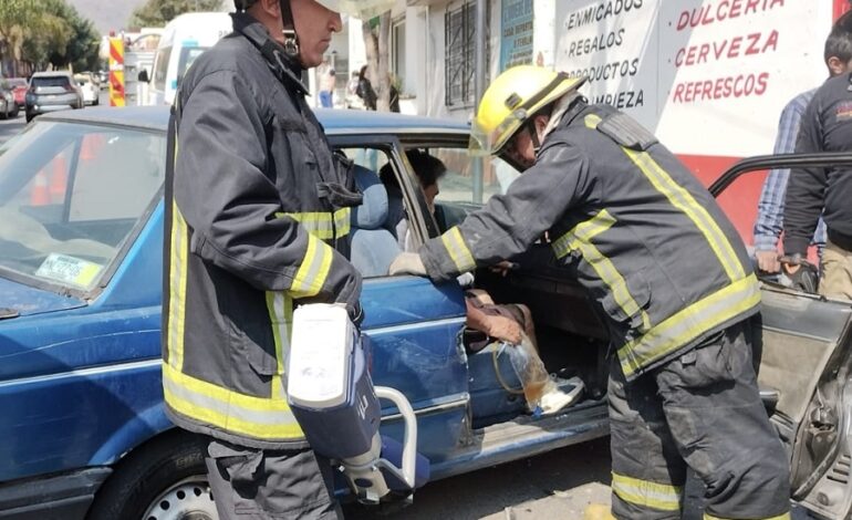 Percance automovilístico en la colonia Centro de Pachuca, sobre la calle Fernando Soto