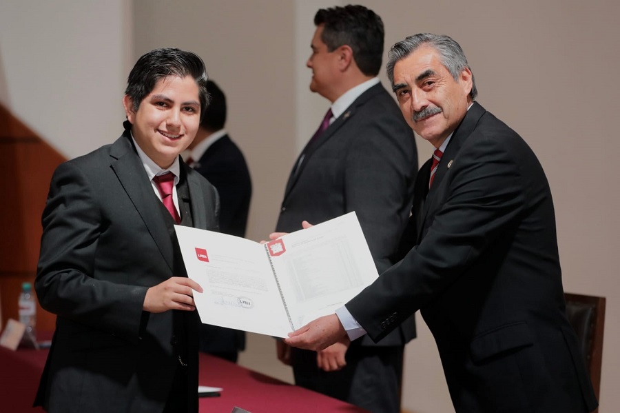 Preparatoria 4 Entrega Certificados de Bachillerato a Estudiantes Egresados