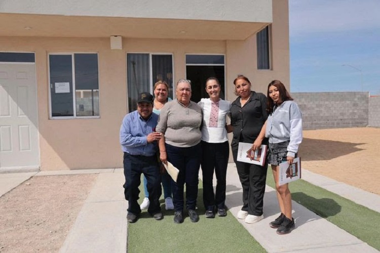 Con La Meta de 1.8 Millones de Viviendas Estamos Construyendo Bienestar: Presidenta Claudia Sheinbaum Encabeza Entrega de Viviendas en Juárez, Nuevo León
