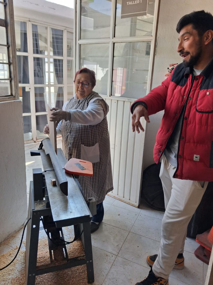 El IAAMEH impulsa taller de carpintería para personas mayores