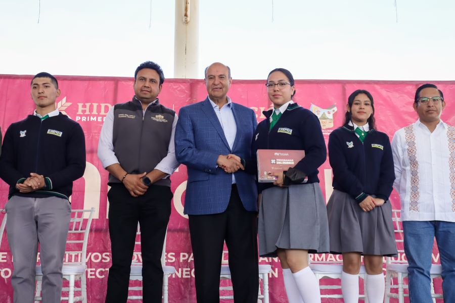 Entregan 2 mil 925 Tabletas a Estudiantes del Cobaeh