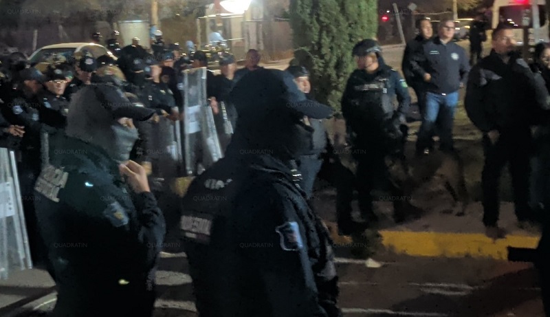 Estudiantes del Mexe Asaltan y Destruyen instalaciones de la Secretaria de Educación Publica de Hidalgo