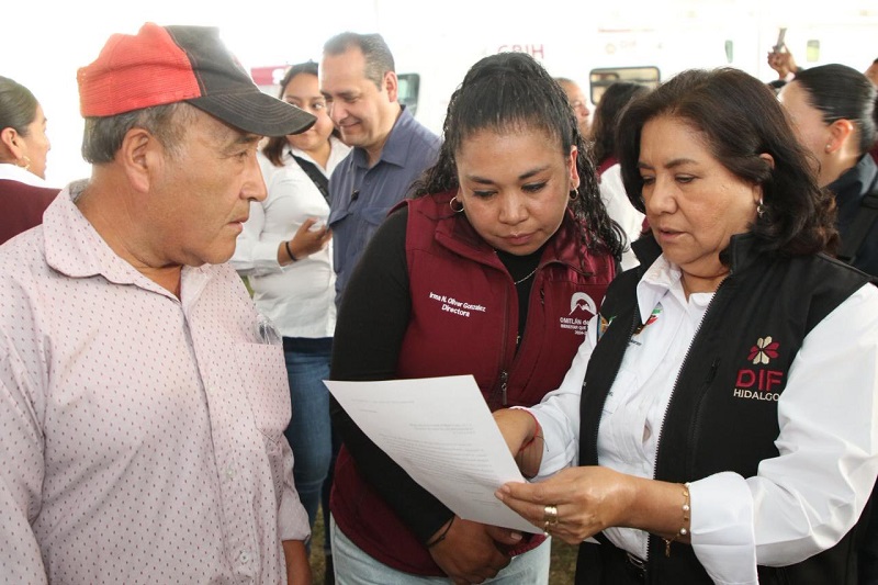 La Familia DIFH Entregó 450 Cobijas, Llevando Calidez, Protección y Bienestar a  Familias de Omitlán
