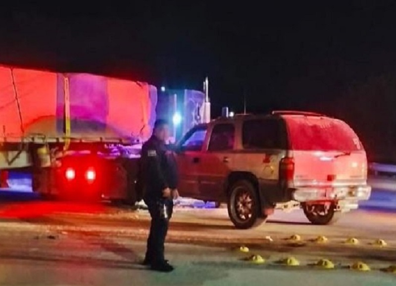 Chocan Tráiler y Camioneta en Atitalaquia, Saldo Siete Lesionados.