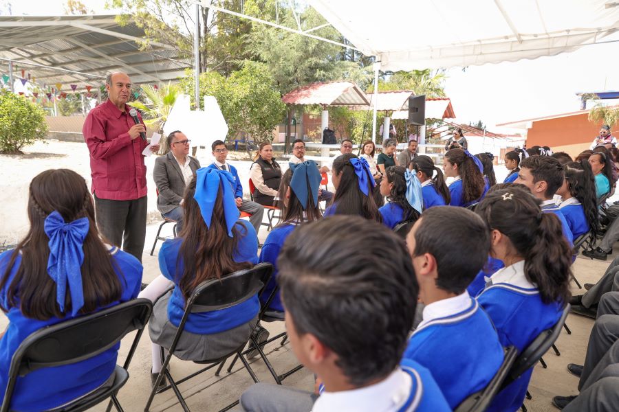 Mas infraestructura educativa en Epazoyucan