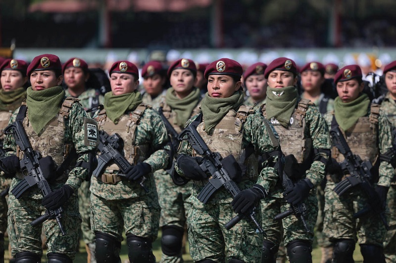 Presidenta conmemora Día Internacional de la Mujer en homenaje a las mujeres de las Fuerzas Armadas