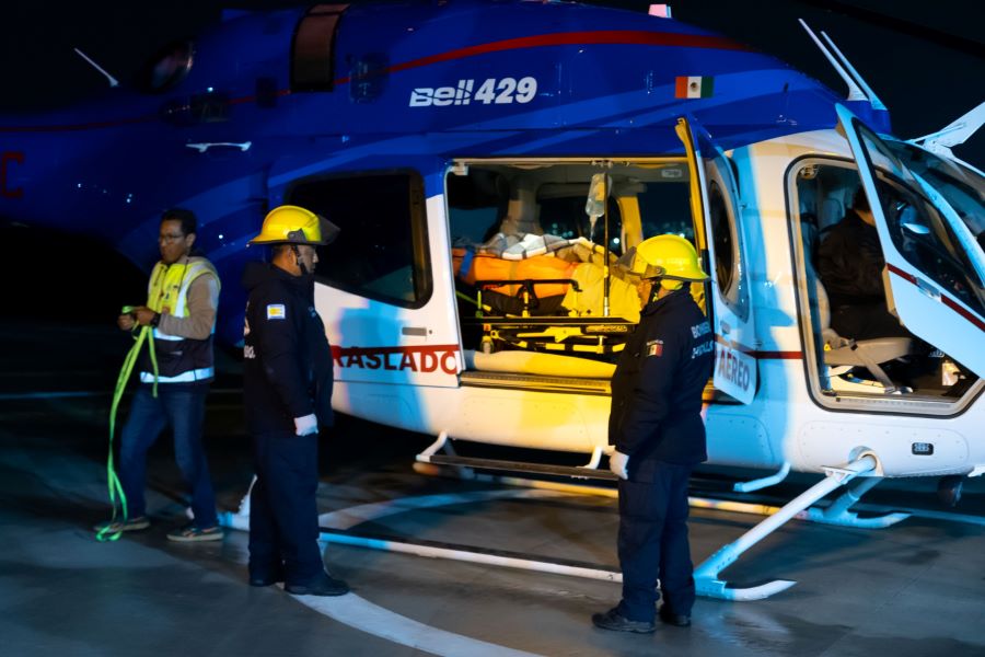 Trasladan por helicóptero a paciente grave desde la Huasteca a Pachuca, Salvan su vida