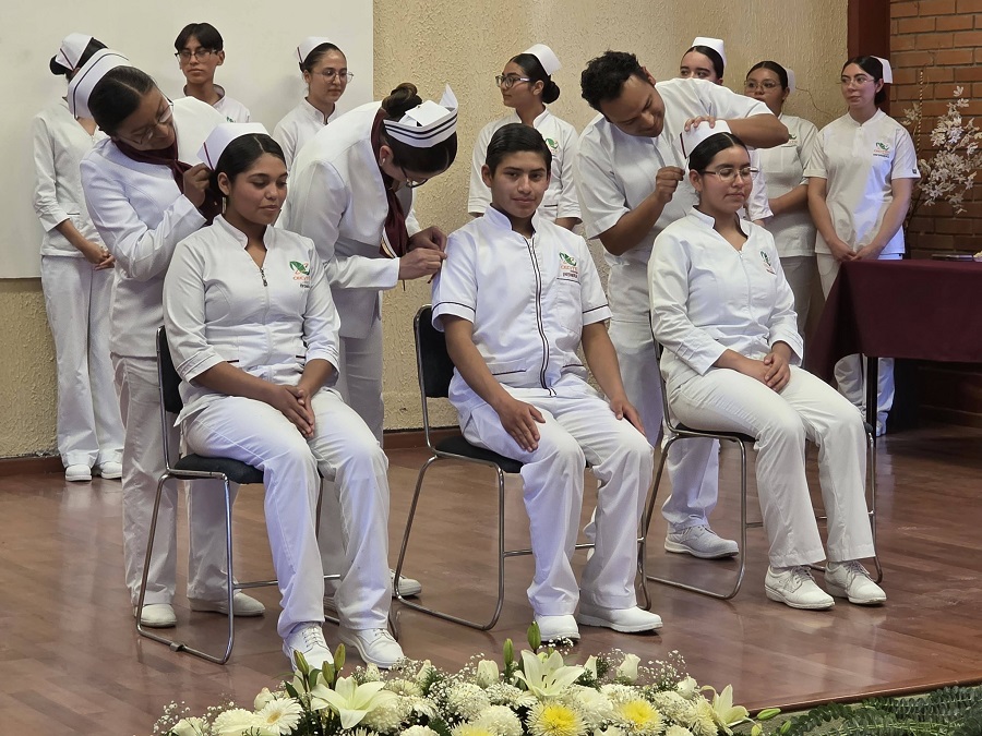 CECyTE Hidalgo Realiza Imposición de Cofias y Fistoles en Santiago Tulantepec