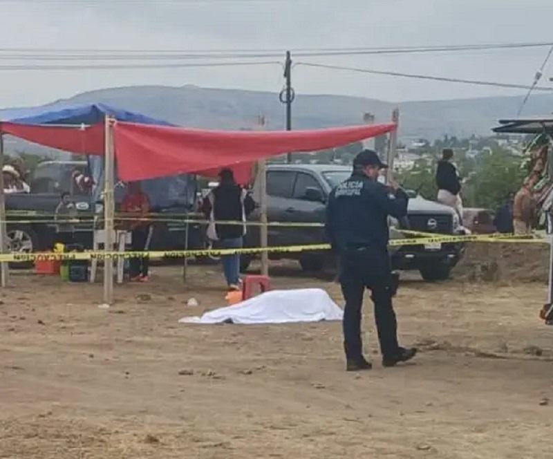 Dos Sujetos Persiguieron a Un Hombre, lo Mataron a Balazos en el Tianguis de Tezoquipa