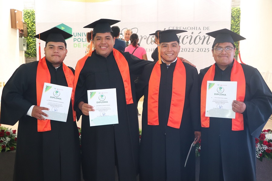 Egresan 158 estudiantes de la Universidad Politécnica de Huejutla