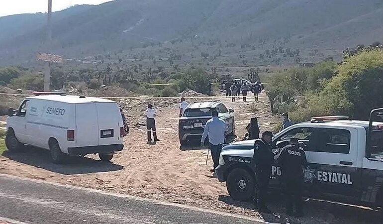 Encuentran en Puebla auto con placas de Hidalgo y Con Cuatro Ejecutados Tres Hombres y Una Mujer