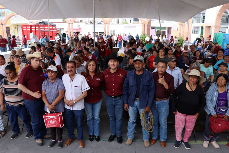 Entrega gobierno de Hidalgo Apoyos Agropecuarios en La Región de Ajacuba